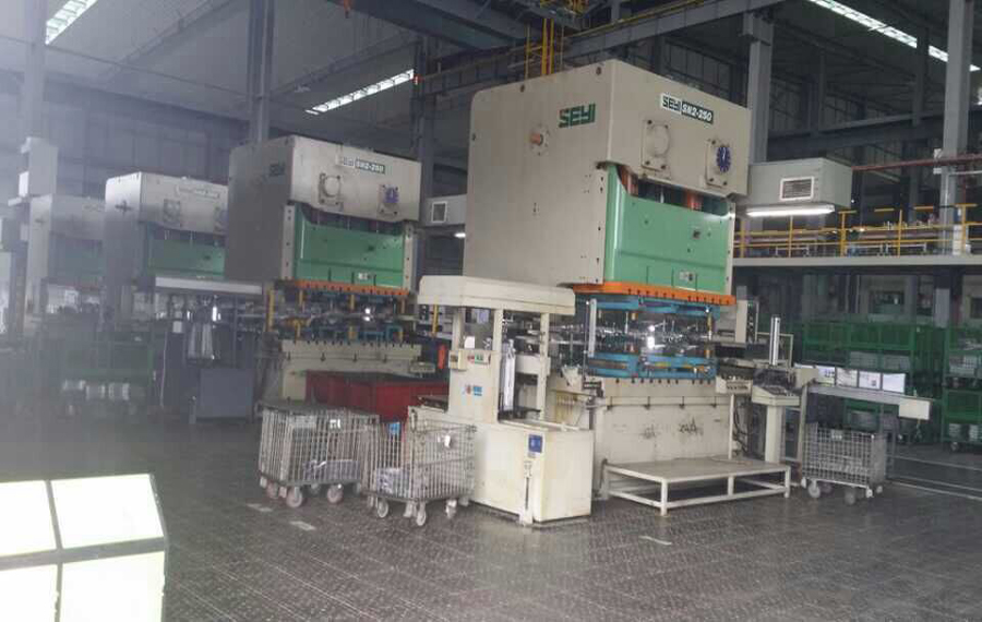 單臺(tái)沖床多工程機(jī)械手